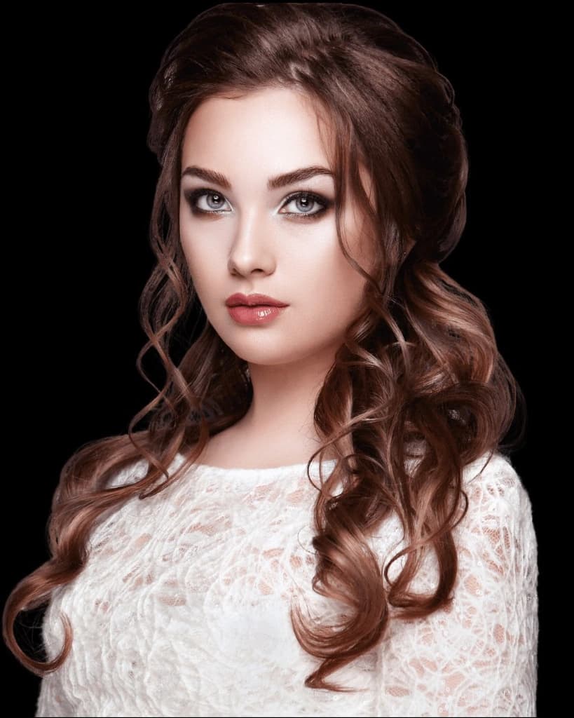 Straight auburn to voluminous curls — after AI try-on